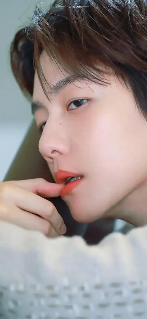 边伯贤费加罗封面##边伯贤