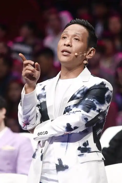 下面,让我们一起回顾一些以宋小宝为主持的经典综艺节目.