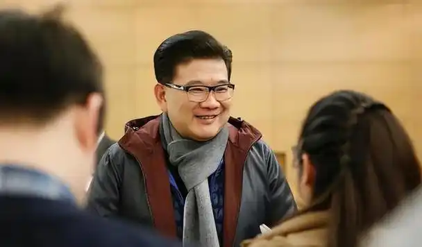 曹可凡,曹可烦,喋喋不休.