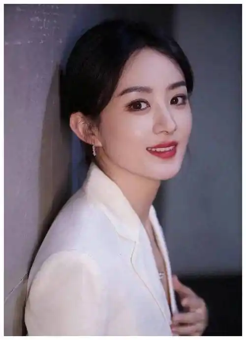 赵丽颖:突破时尚与回归经典,切换公主造型!_发型_个性_魅力