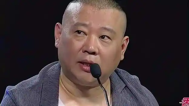 郭德纲调侃玩手机的观众:上次有个玩手机的,留下来生了俩孩子!