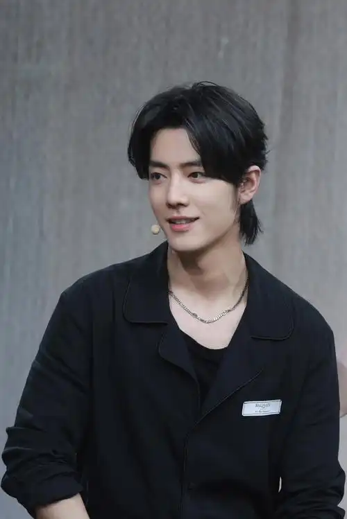 肖战狼尾全黑造型