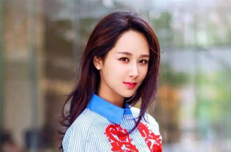原来"杨紫"只是艺名,知道她真名叫啥后,网友:第二个字怎么念_名字