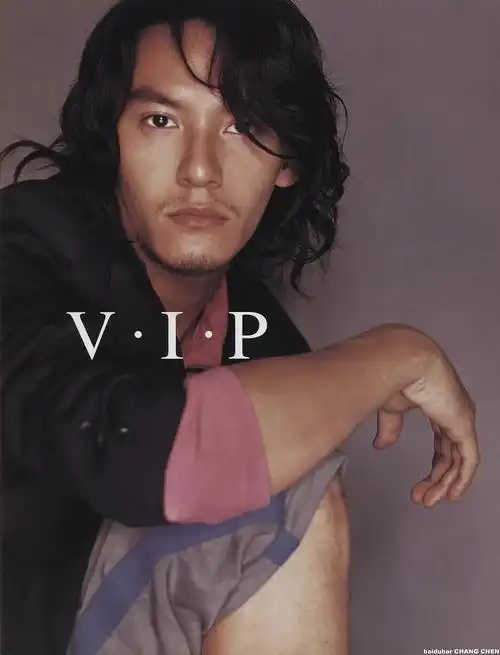 就想给神尊盖个楼年轻时的张震