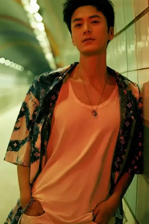 茅子俊周子舒定妆照