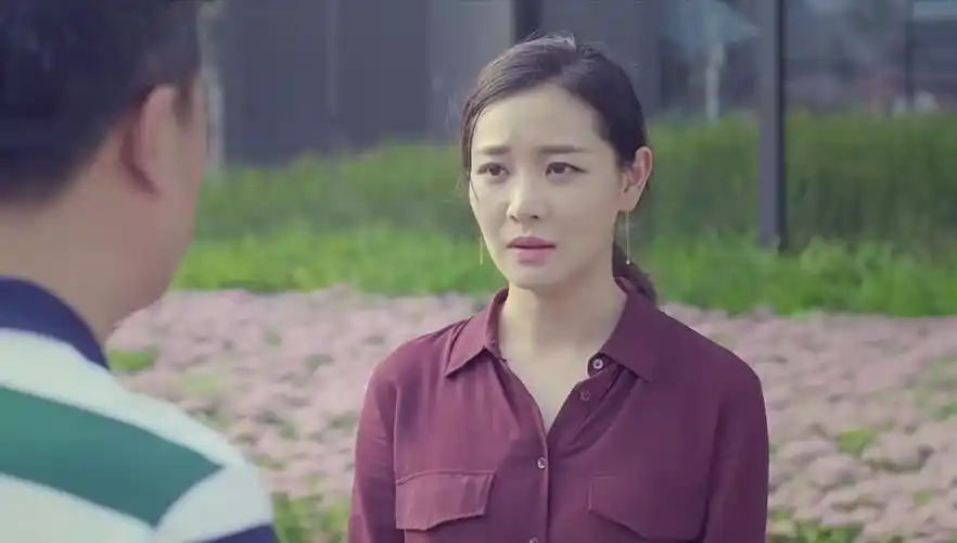 我的体育老师马克送田野回新住处,没想到是个小破屋,门锁都是坏的