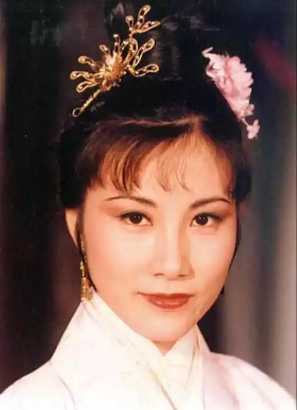 同样演赵敏把汪明荃黎姿和贾静雯放一起看差别就出来了