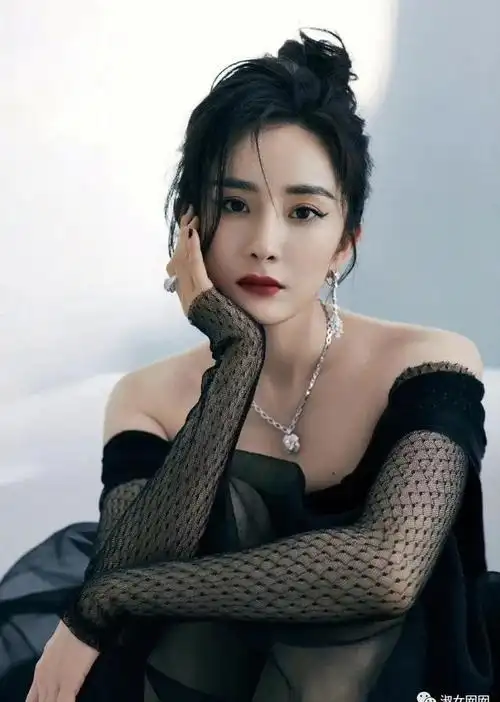 杨幂没到时尚芭莎年度派对走红毯,这是什么情况?