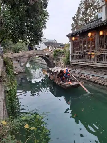 苏州,古代文人眼中的人间天堂,印象中处处都有小桥流水园林景色.