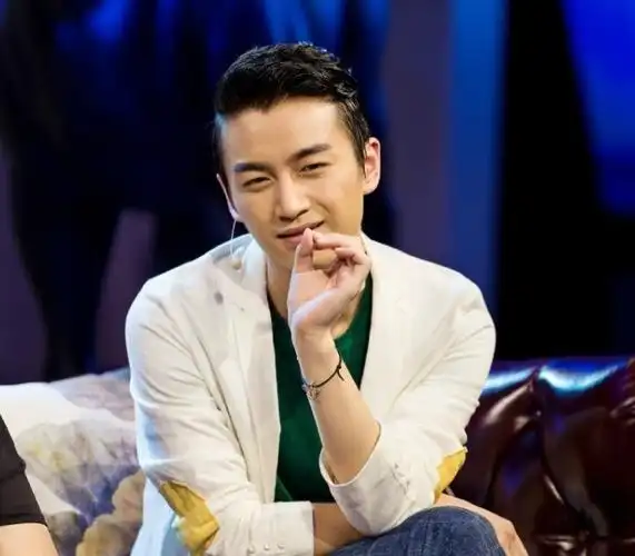 主题:陈晓和李易峰哪个更帅?不许粉装路人,大家客观一点