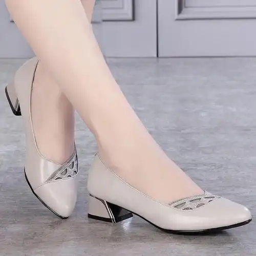 春秋真皮女单鞋中跟粗跟软底舒适浅口夏款皮鞋大码中年女士妈妈鞋