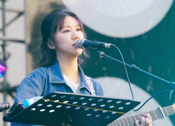 独立自然的民谣歌手谢春花