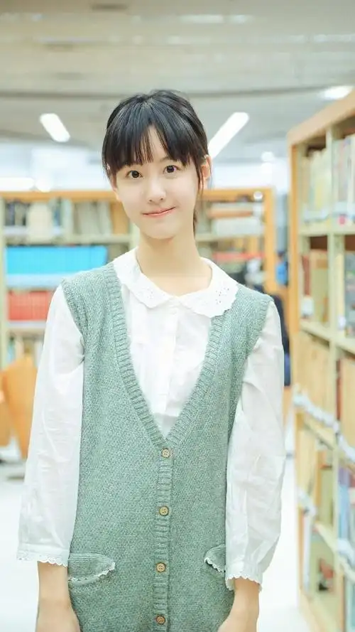 寡淡脸一遇港风就惊艳?周冬雨霸总,毛晓彤惊艳,鞠婧祎改头换面