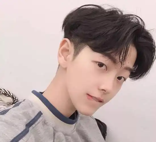 留这几款男生发型,你不会丑!