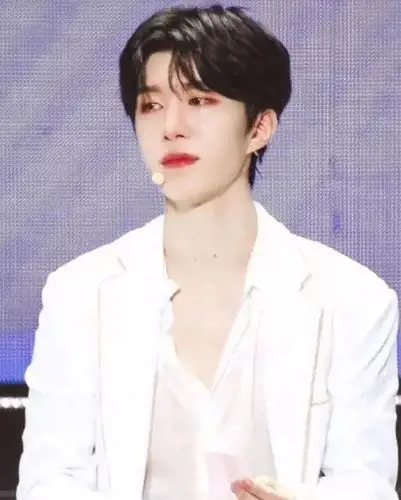 上周末末乐华七子在南京的最后一场粉丝见面会,范丞丞两度落泪.