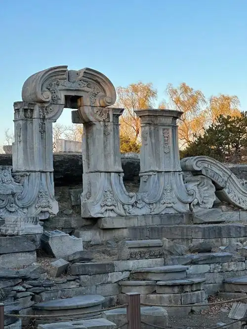 冬天圆明园内西洋楼遗址残破美