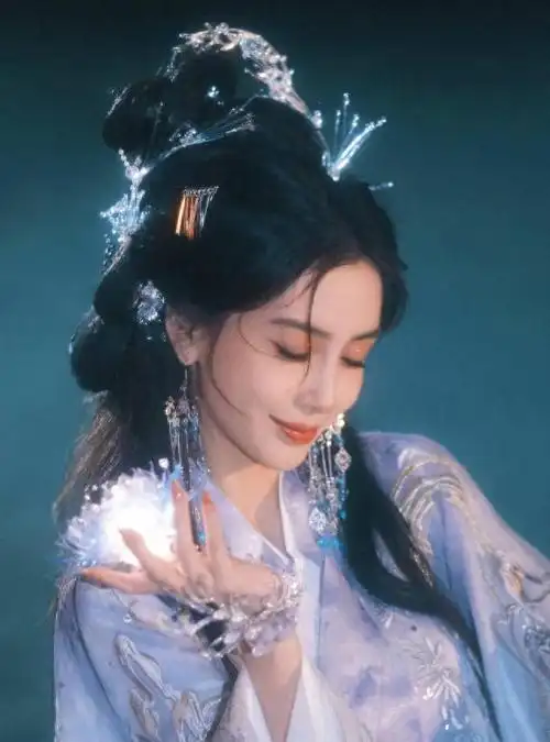 杨颖中秋节美照冷感古装造型仙气十足举杯月下浅酌宛若月神