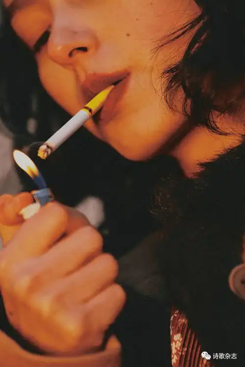 一支烟的照片霸气(一支烟的照片霸气图片)