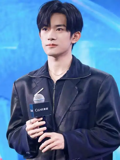 易烊千玺70清扬