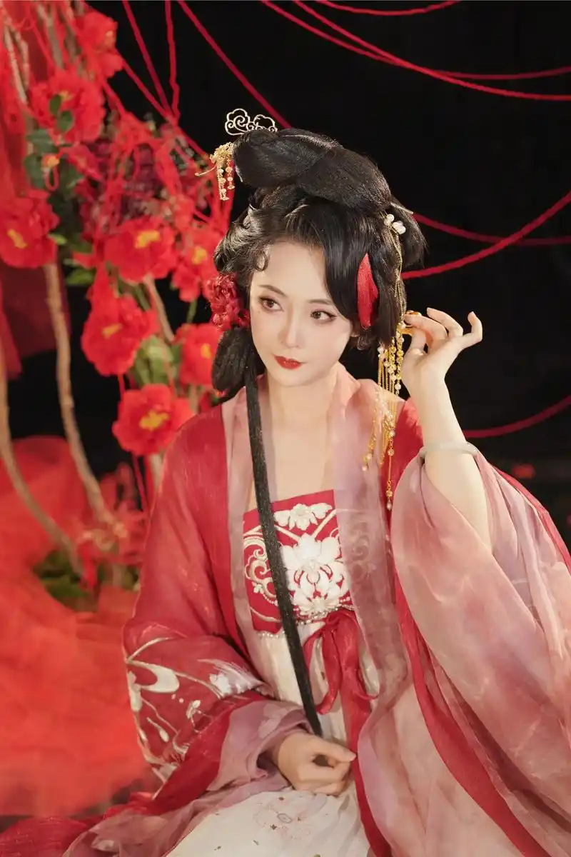 生来就是高山而非溪流.#秭颜 #汉服 #国风合伙人 #古风  - 抖音