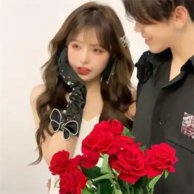 独一无二的手捧花好看浪漫情侣头像 最新年度最热耐看不换的情头_情侣