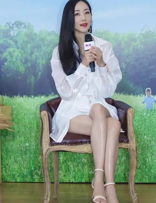 韩雪穿搭白色衬衫出行活动,真是美若天仙|韩雪|白色|身材_新浪新闻