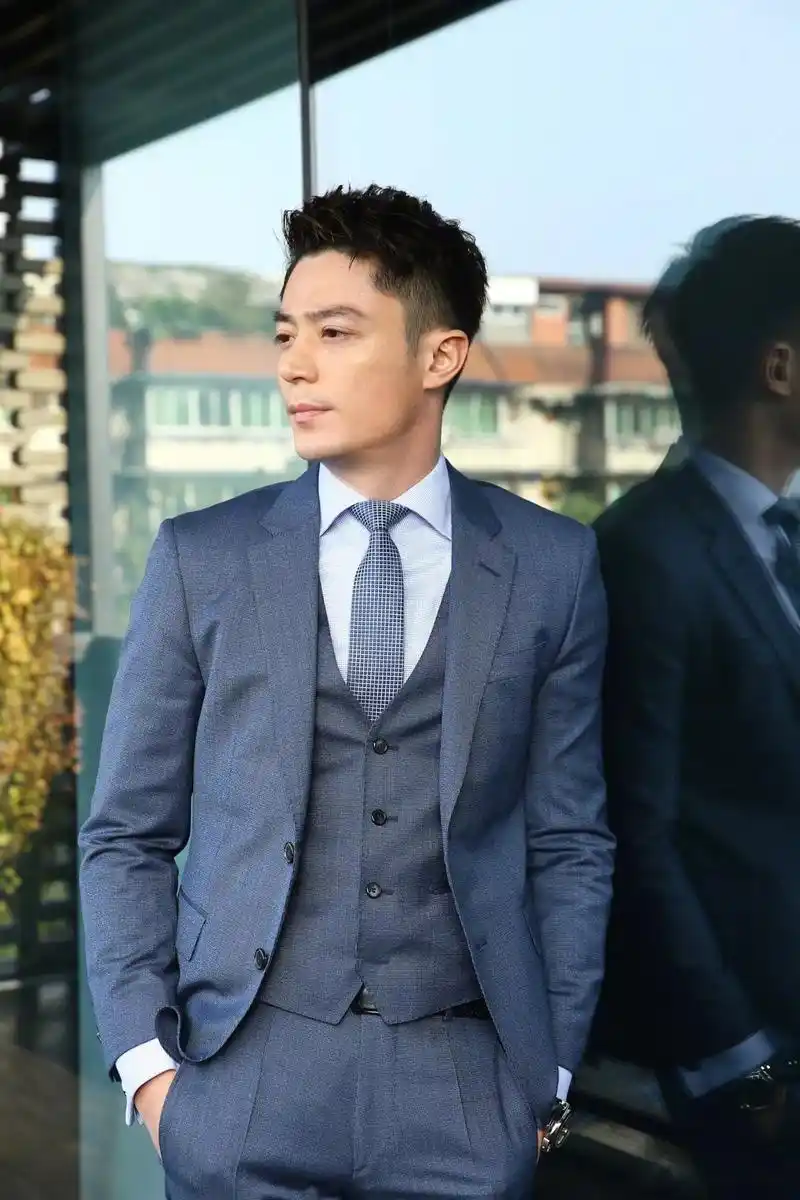 盛世美颜,帅裂苍穹,这个生日月,聊聊霍建华最最最帅到你的时候是什么