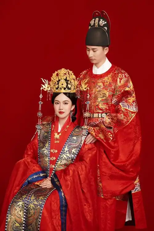 明制婚服明朝结婚婚宴皇后大衫霞帔缀吉服传统婚礼套圆领袍夫妻套装