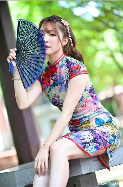 很多男人对穿旗袍的女生,毫无抵抗力.