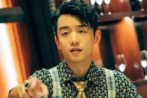 夜店小王子郑恺与富家女程晓玥分手转身迎娶芳华女主