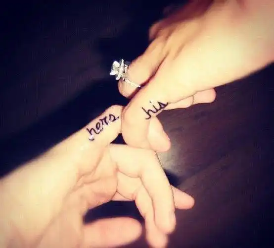 情侣手指好看的字母英文纹身