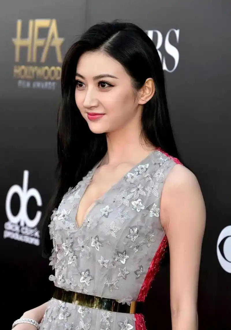 景甜身材真好事业线