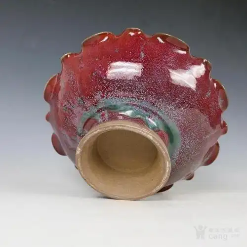 宋钧窑玫瑰红窑变花口大果盘