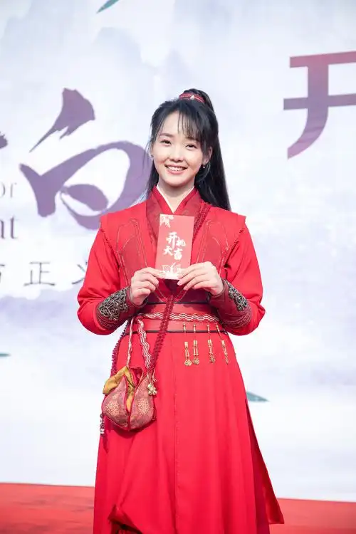 新剧《夜燕白》横店开机 吕小雨化身大力萝莉恣意江湖_手机搜狐网