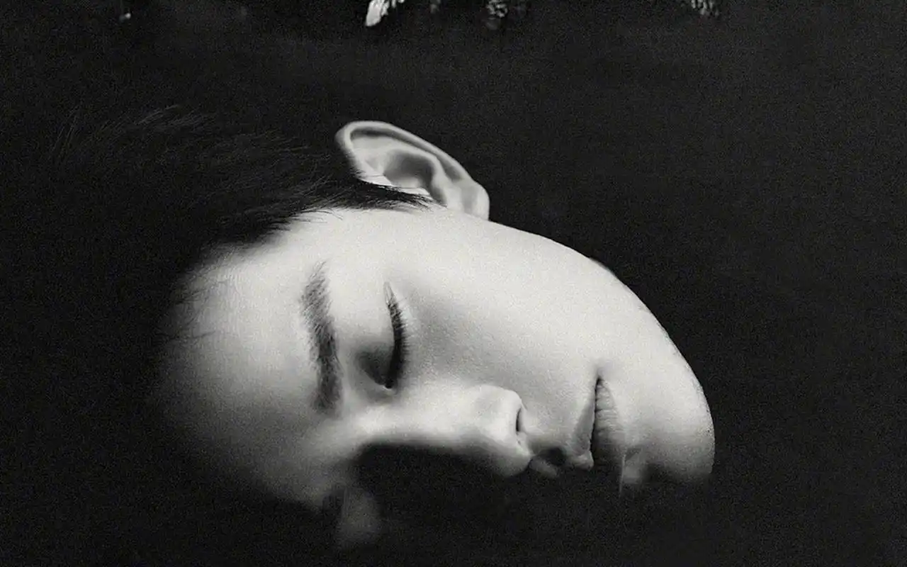 易烊千玺酷帅写真桌面壁纸