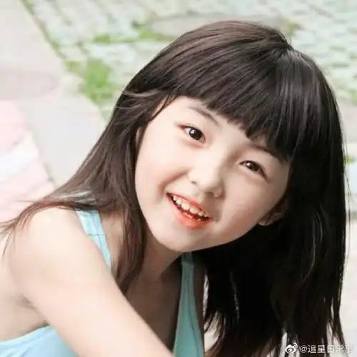 张新成张子枫童年照#惊艳一整个呆住,张子枫和张新成小时候都好堪爱