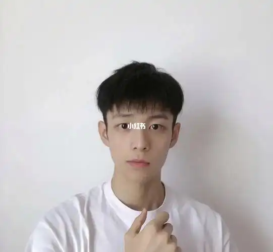 两边铲 碎盖发型