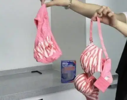 妻子晾晒的内衣内裤经常有不明污渍丈夫大怒两年前就开始了