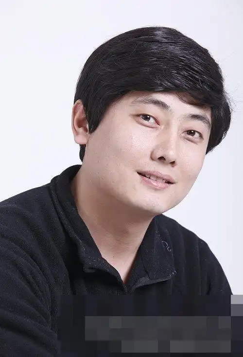 中年男士帅气短发造型 熟男合适的卷烫头发图片(2) - 男士短发 - 发型