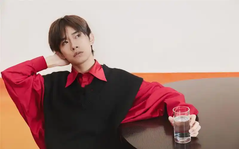 易烊千玺帅气生日写真图片桌面壁纸高清大图预览1920x1200_大陆明星