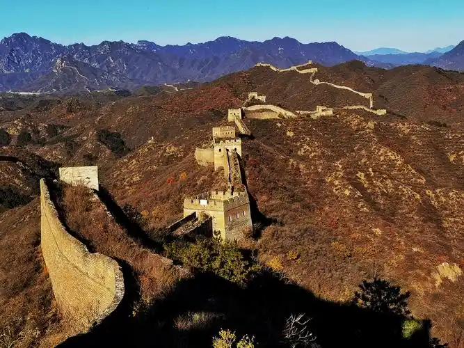 烽燧,又名烽火台,用于传递军情或报警,白天放烟,称为燧;夜间点火,称为