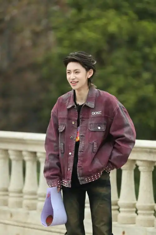 小鬼-王琳凯lilghost工作室