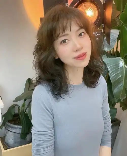 50多岁的女人,尽量别剪"大妈头",这几款短烫发值得尝试|发型|短发