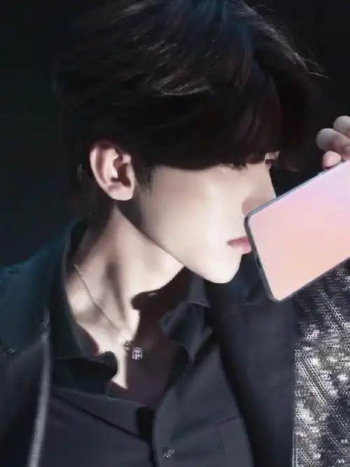 这唇0002这锁骨00    7915过期物料(已抹logo)  #蔡徐坤