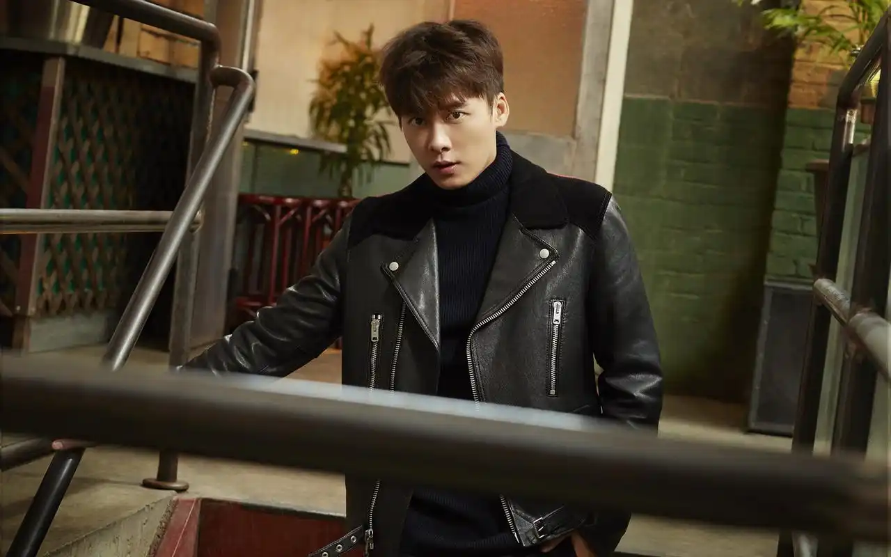 李易峰杂志封面写真图片桌面壁纸高清大图预览1920x1200_大陆明星下载