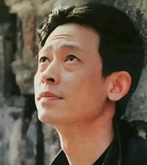 演员王志文坚守自我告别坑上低头拒绝与冯小刚合作