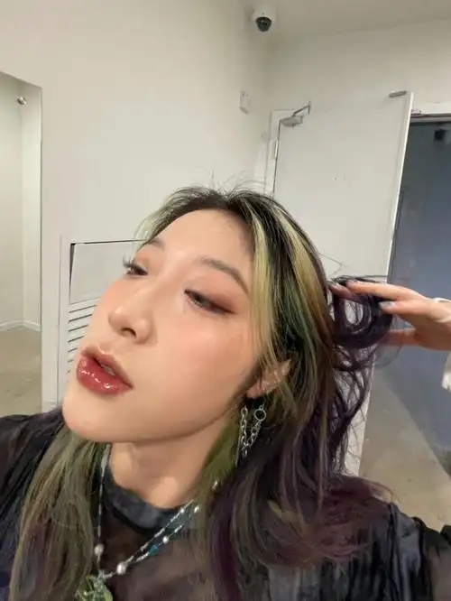 长马脸女孩与原相机和解的一天