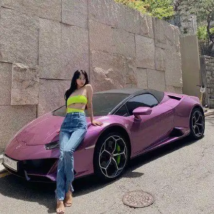 韩艺瑟晒与豪车合影否认男友是牛郎将起诉造谣者