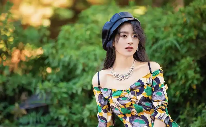 原创赵丽颖最新杂志大片来了这一次她自己来承包鱼塘