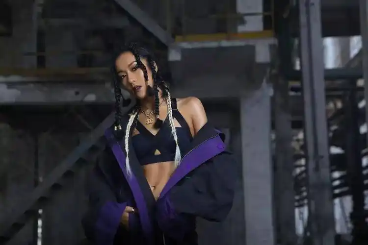 吉克隽逸:有这样一个新世界,你要不要来?